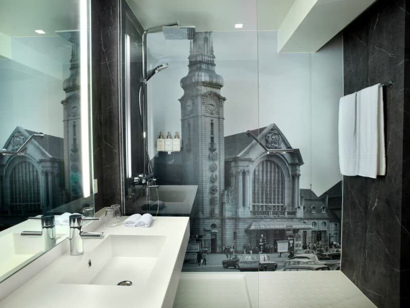 Modern en-suite bathrooms